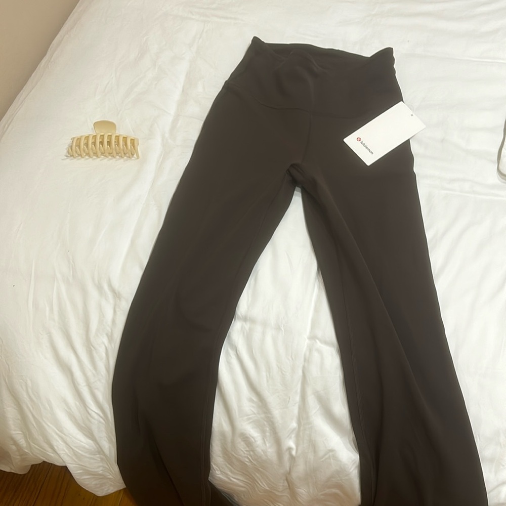 Lululemon grooves size 4 in espresso regular length